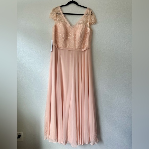 Azazie Dresses & Skirts - NWT Azazie Lace Dress in Pearl Pink, Size A20